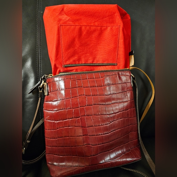 Dooney and Bourke Croc Embossed Leather Shoulder Crossbody Handbag Red Wine EUC - Picture 6 of 16